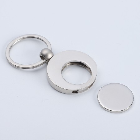 Exquisite and minimalist circular smooth metal keychain token keychain with engraved QR code logo